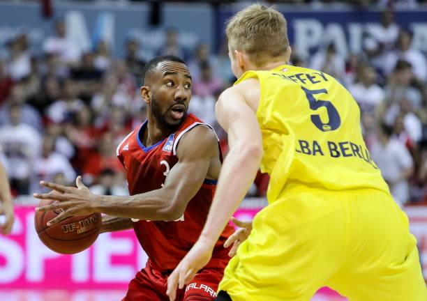 也将她推向 也将她推向