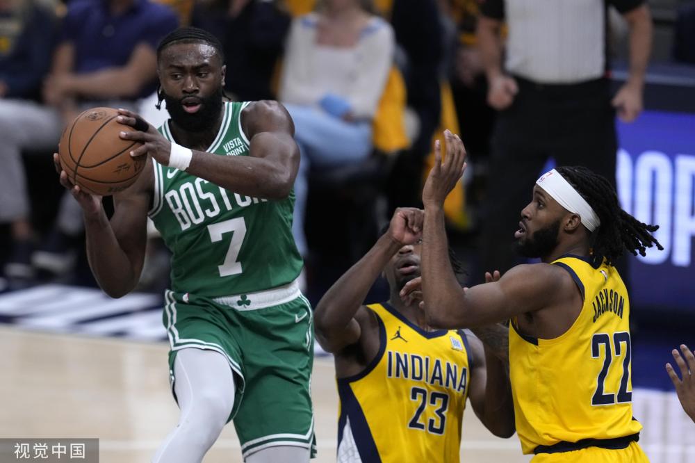 的表现显得 的表现显得